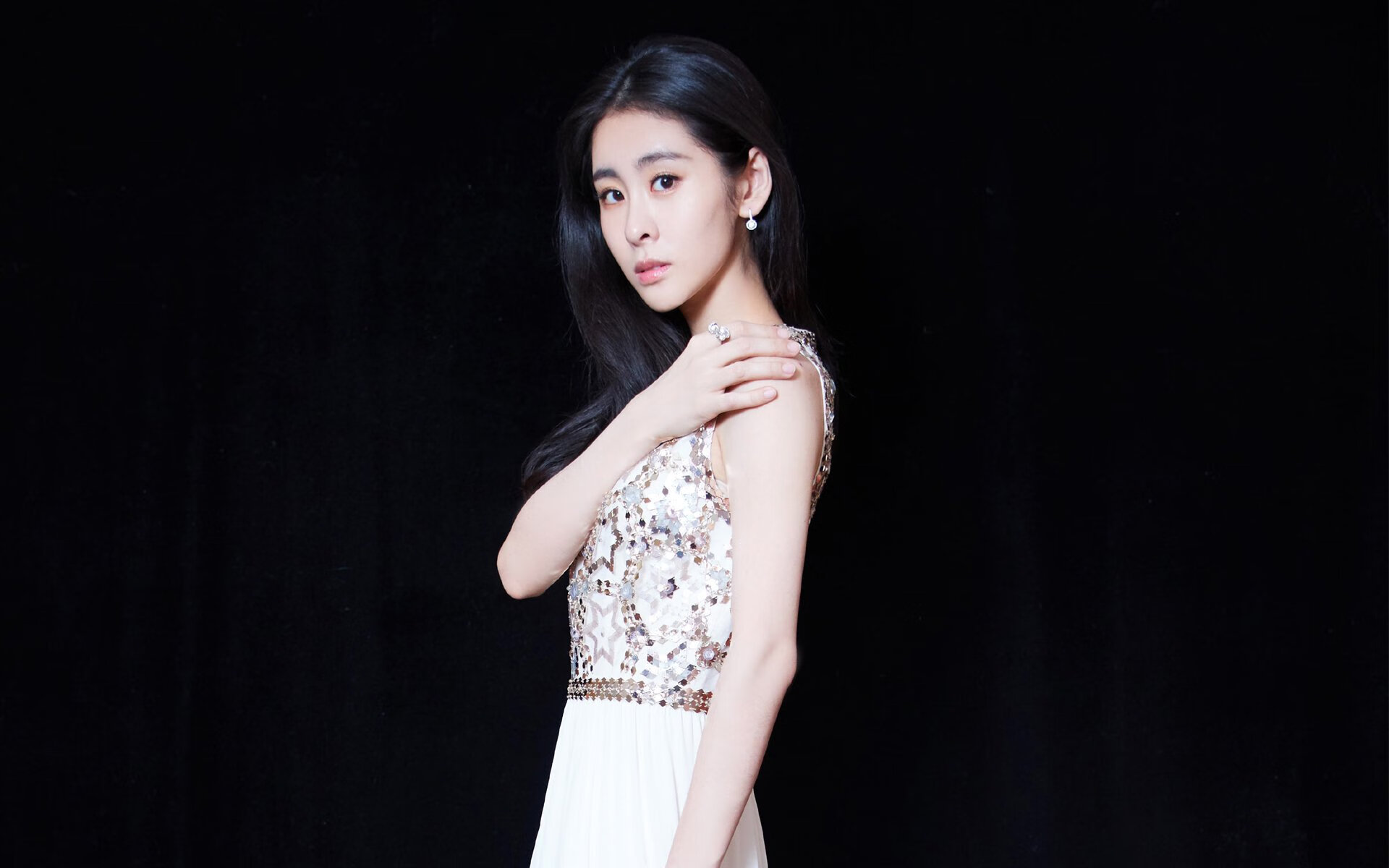 开云中国大陆-罗瑟汉姆后防稳健，米勒人冲击升级资格，罗瑟米尔爵士