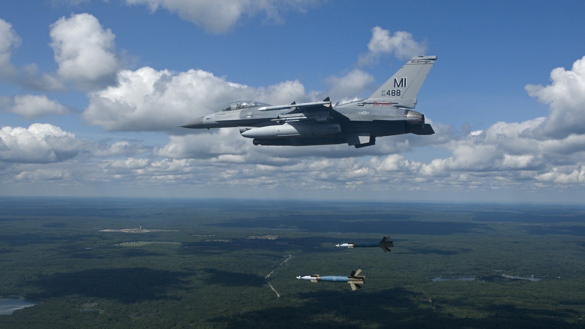 教练组强调首发名单确定将以状态表现为唯一评估标准,教练队伍