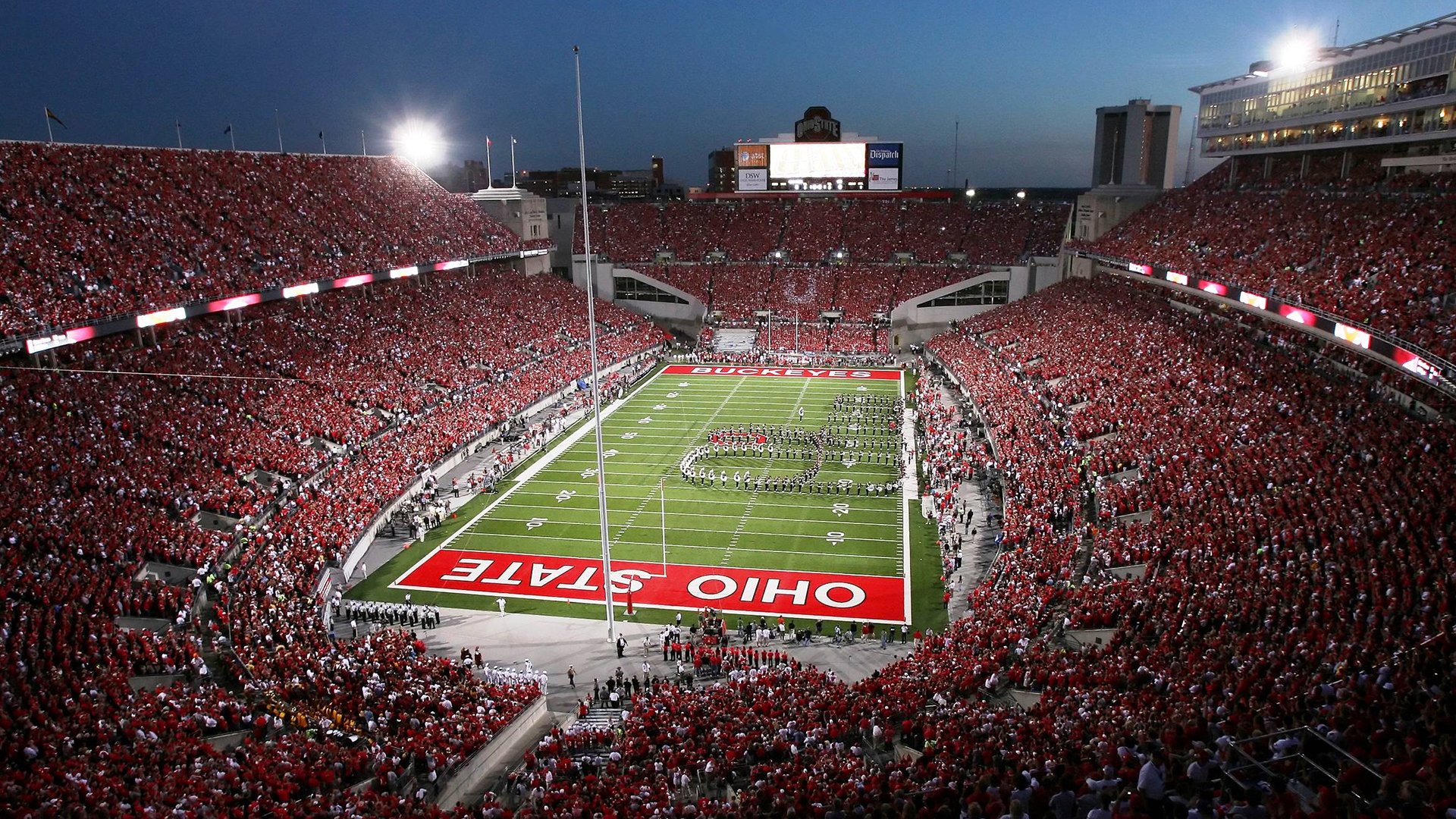 开云官方网站-英超终场哨：巨大惊喜点燃现场氛围，英超著名中场